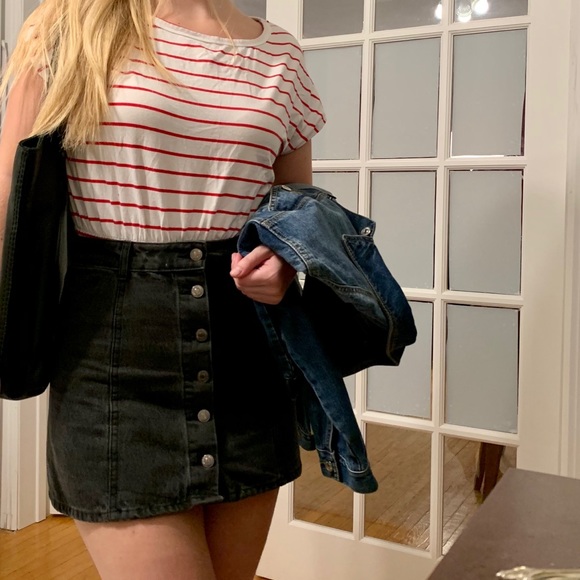 F21 French style crop top - Picture 2 of 11